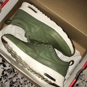 Nike Olive Green Women's Sneakers